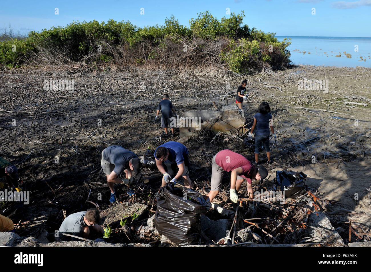 Fort kamehameha beach cleanup hires stock photography and images Alamy