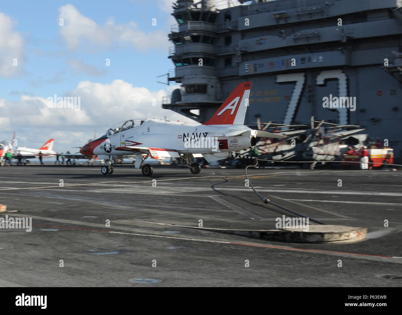 160423-N-GN619-236 ATLANTIC OCEAN (April 23, 2016) A T-45C Goshawk, assigned to Training Air Wing (TW) 1, lands on the flight deck of the aircraft carrier USS George Washington (CVN 73). Washington, homeported in Norfolk, is underway conducting carrier qualifications in the Atlantic Ocean. (U.S. Navy photo by Mass Communication Specialist 3rd Class Kris R. Lindstrom/Released) Stock Photo