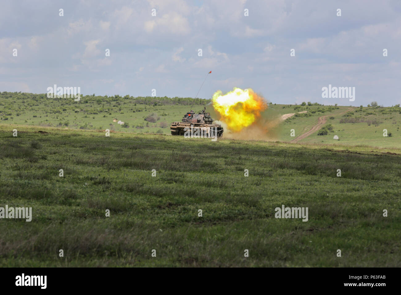 A Romanian T-55 Tank sends a blast downrange as it takes part in a live-fire exercise during Platinum Lynx 16-4 aboard Babadag Training Area, Romania, April 21, 2016. The purpose behind Platinum Lynx is to improve readiness and increase Marines’ ability to work seamlessly with other NATO and partner nations around the world. (U.S. Marine Corps photo by Cpl. Immanuel M. Johnson/Released) Stock Photo