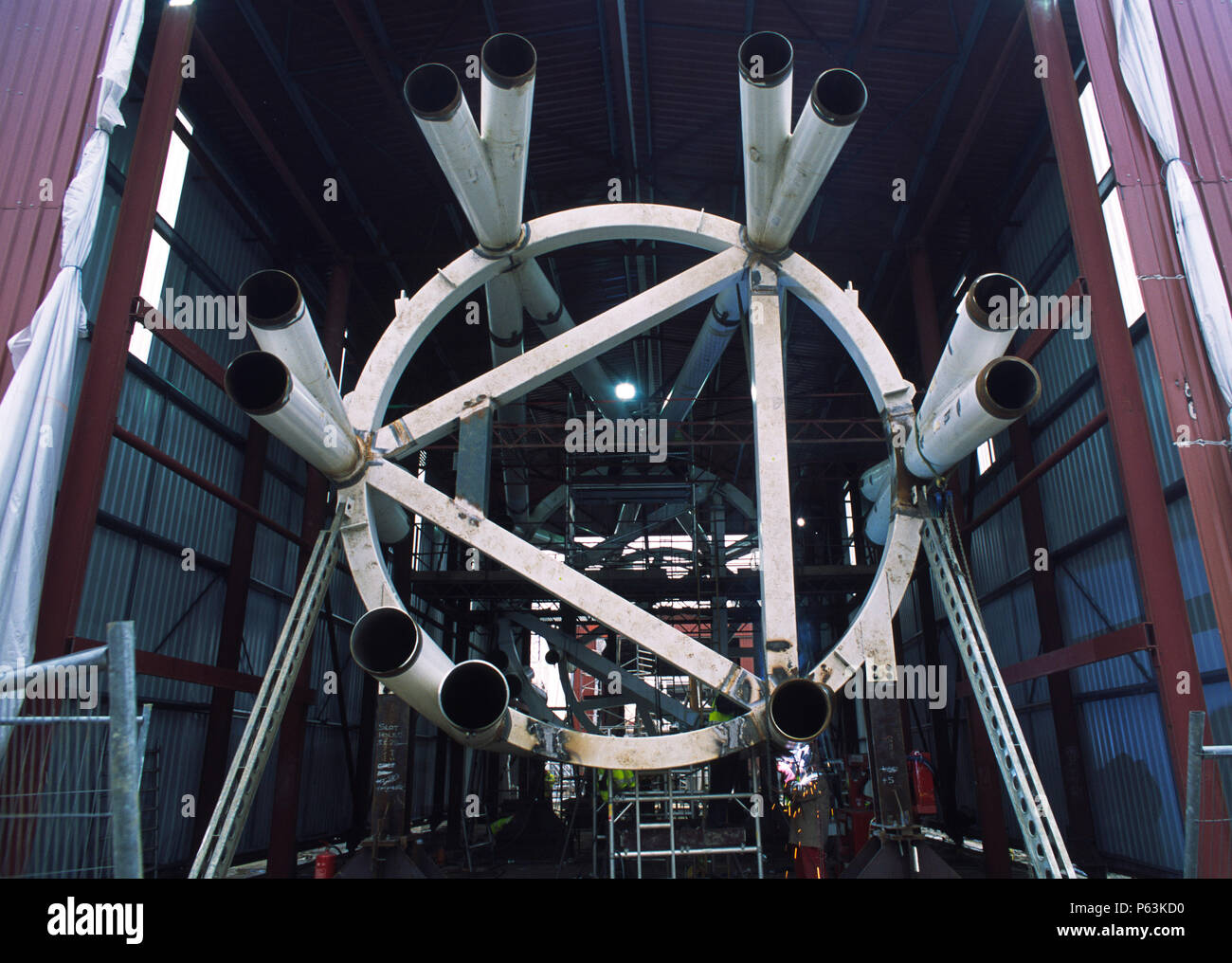 Wembley stadium-London: Welding sheds for sections of the interlacing steel tubes of the signature arch, constructed on the ground by Cleveland Bridge Stock Photo