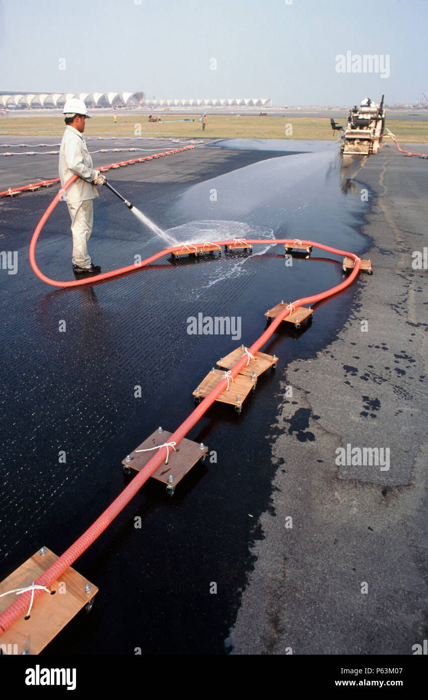 Runway grooving for skid resistance on the new international