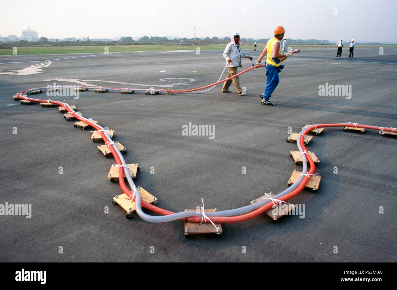 Runway grooving for skid resistance on the new international