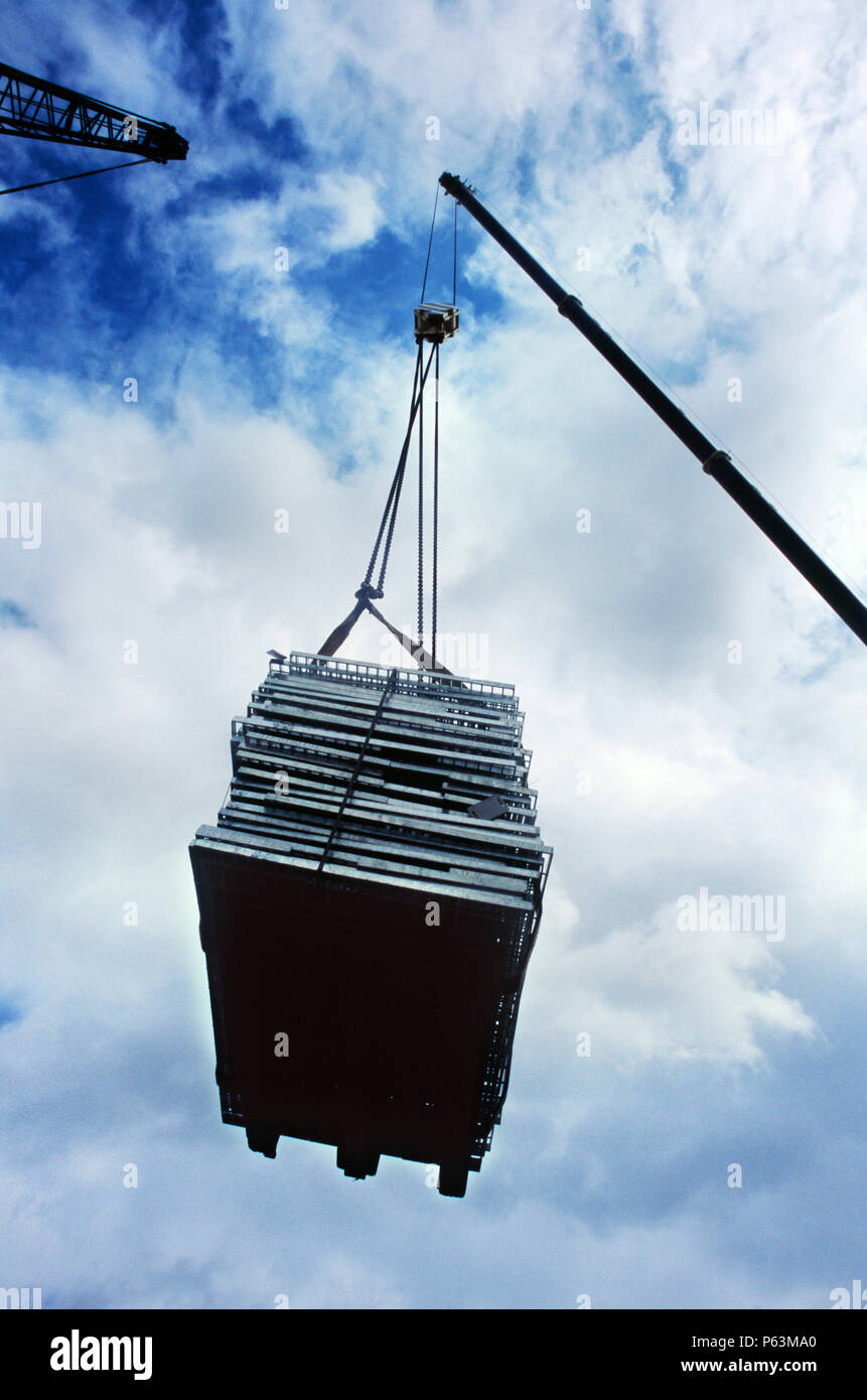 Lift crane hi-res stock photography and images - Alamy