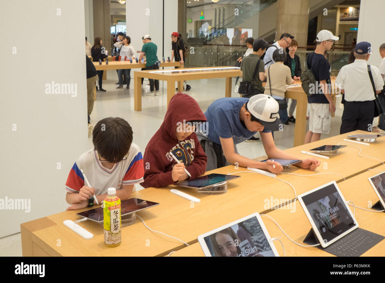 Apple,computer,computers,shop,store,Taipei 101 Tower,Taipei,Taipei City,Taiwan,city,island,Republic of China,ROC,China,Chinese,Taiwanese,Asia,Asian, Stock Photo