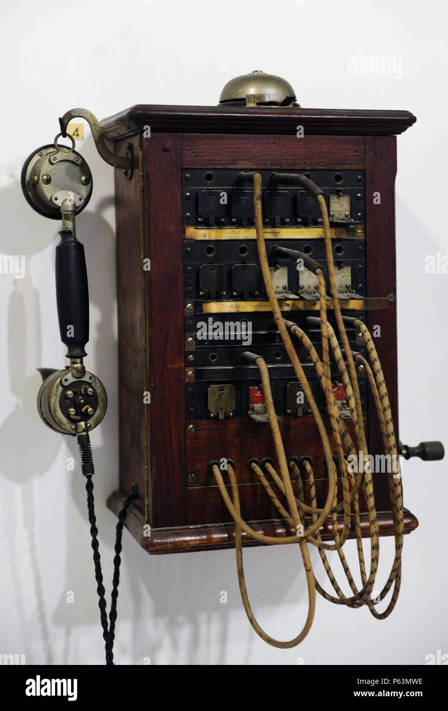 Centralita telefónica alemana, modelo OB O5, año 1905. Deutsches  Technikmuseum. Berlin. Alemania Stock Photo - Alamy