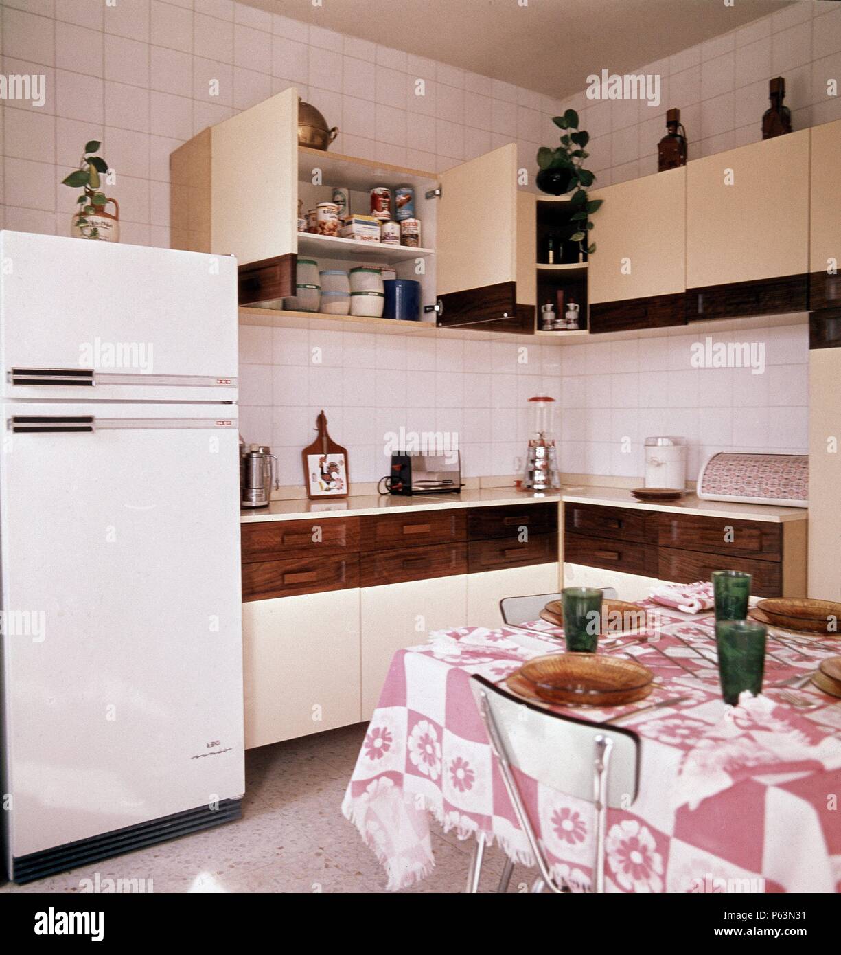 1970s oven hi-res stock photography and images - Alamy