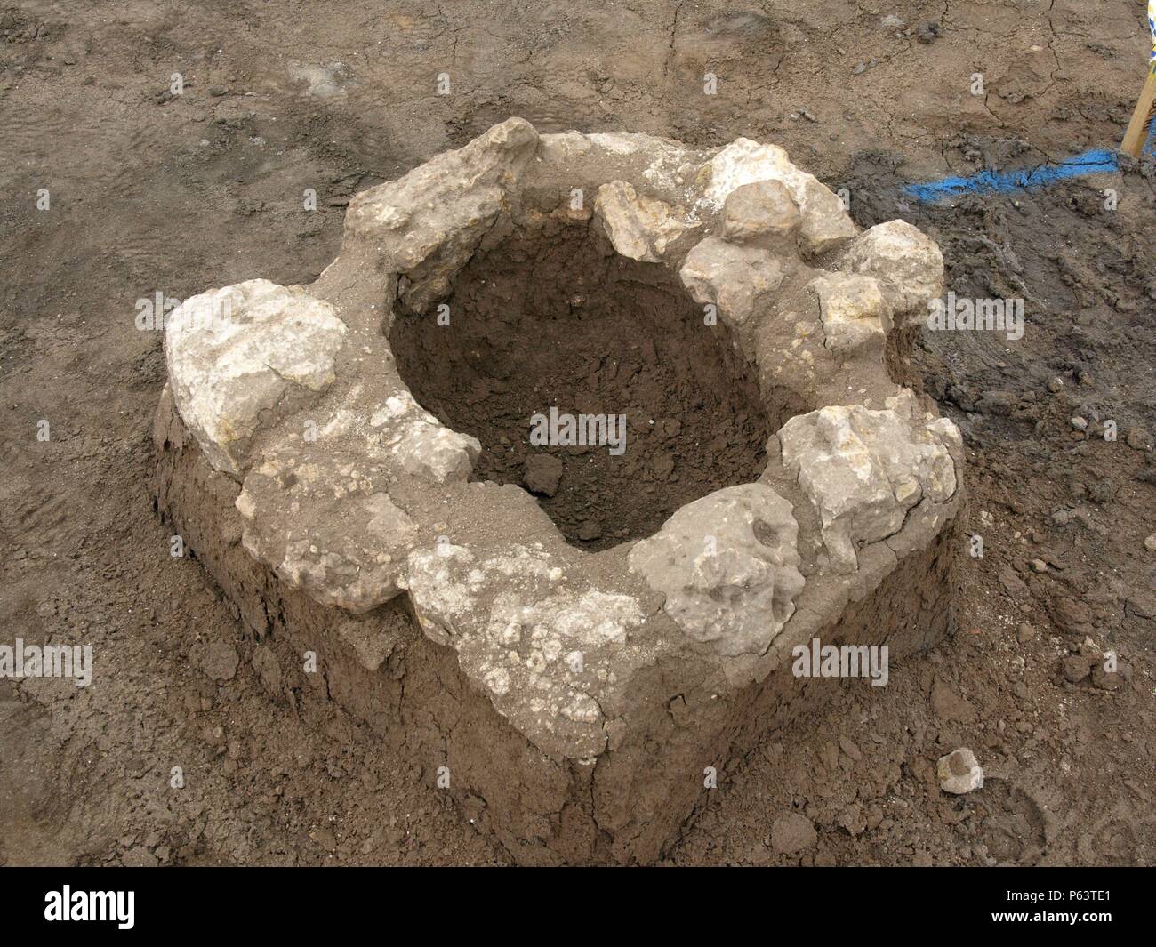 EXCAVACION EN EL YACIMIENTO IBERICO DE LOS CANONIGOS. TUMBAS IBERICAS. ESCANEO DE LA ZONA. . YACIMIENTO AFECTADO POR LA TRAZA DEL AVE MADRID-ALICANTE. Stock Photo