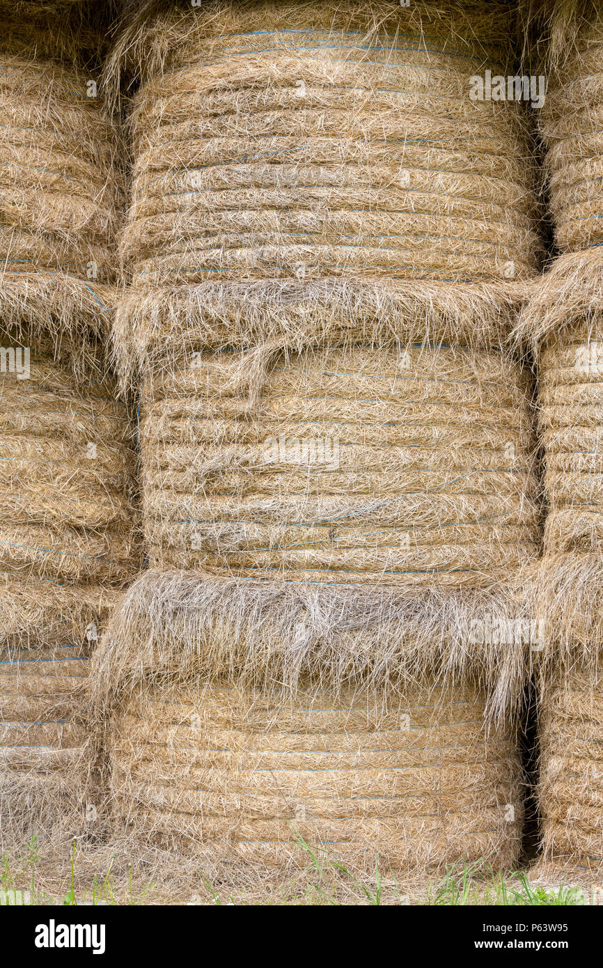 Straw bale stacks hires stock photography and images Alamy