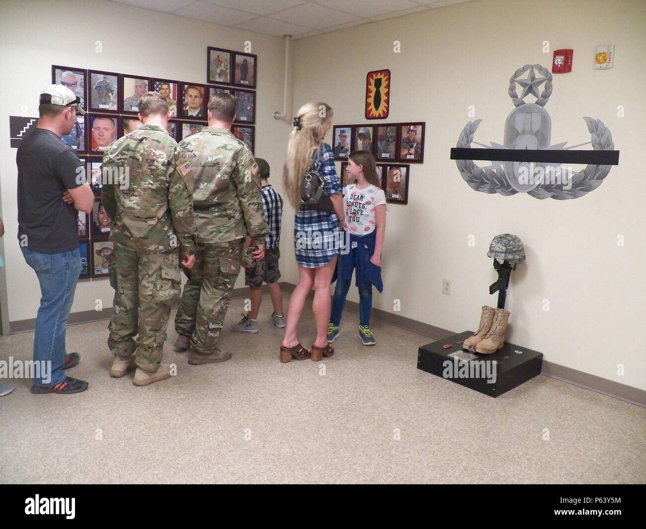192d explosive ordnance disposal battalion hi-res stock photography and ...