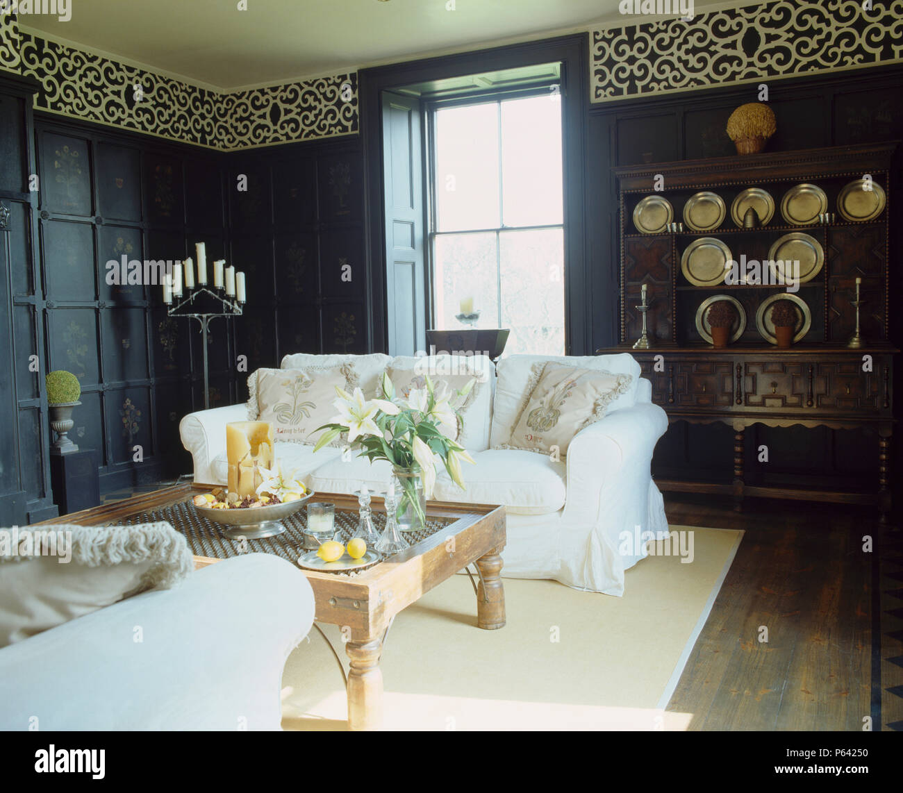 Oak panelled room hi-res stock photography and images - Alamy