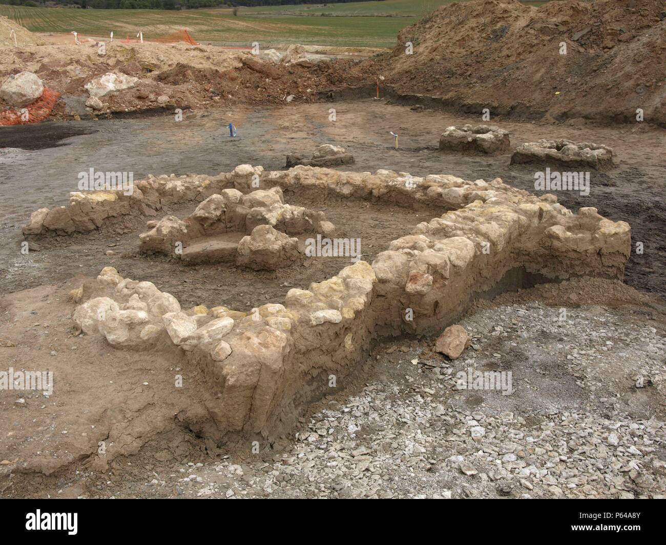 EXCAVACION EN EL YACIMIENTO IBERICO DE LOS CANONIGOS. TUMBAS IBERICAS. ESCANEO DE LA ZONA. . YACIMIENTO AFECTADO POR LA TRAZA DEL AVE MADRID-ALICANTE. Stock Photo