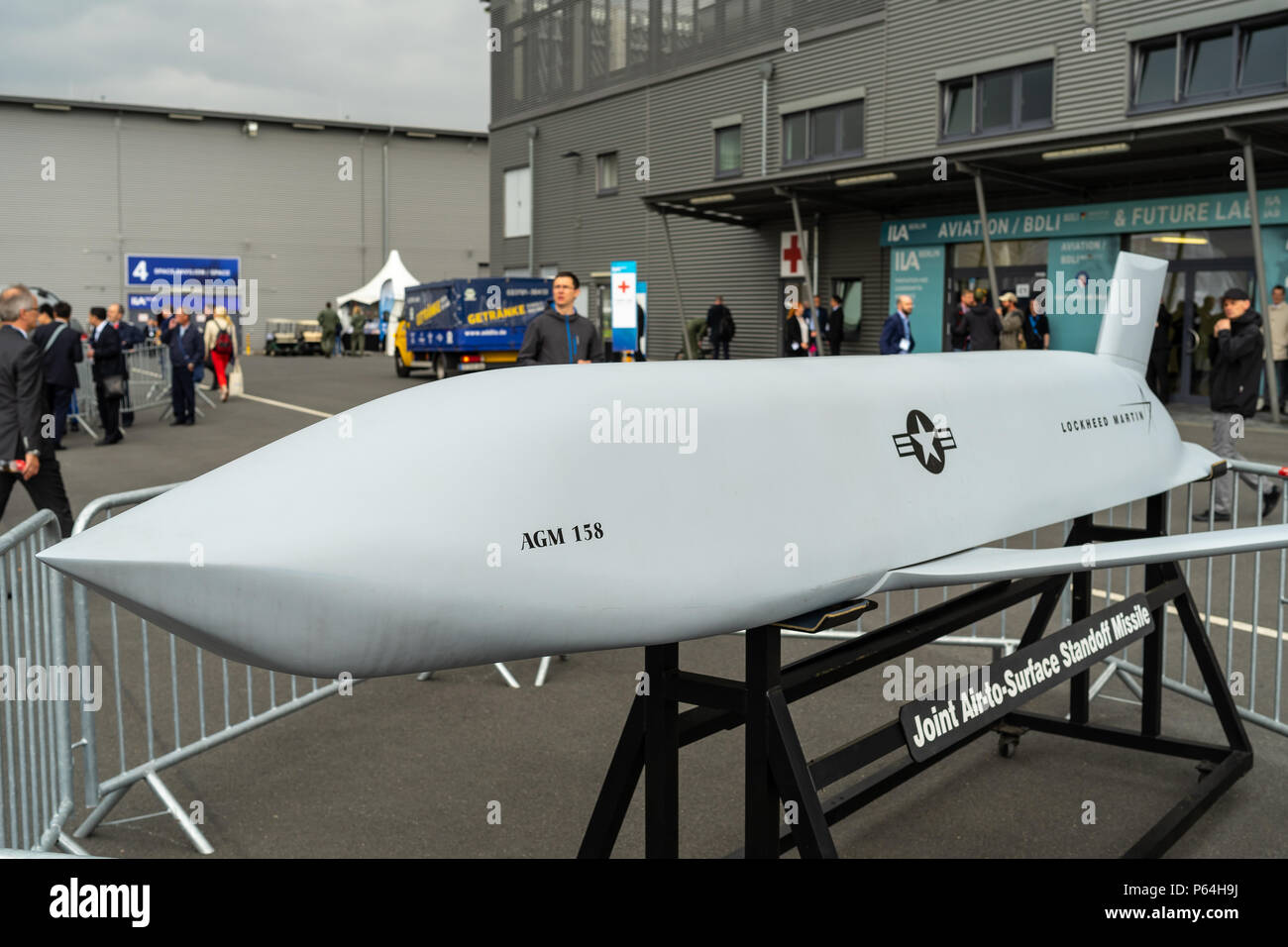 Airlaunched cruise missile AGM158 JASSM (Joint AirtoSurface