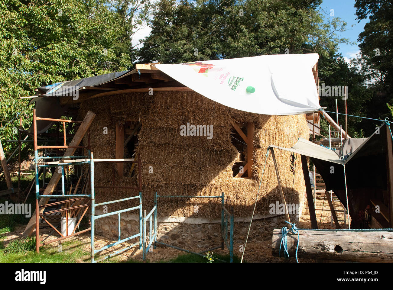 Straw bale house hires stock photography and images Alamy