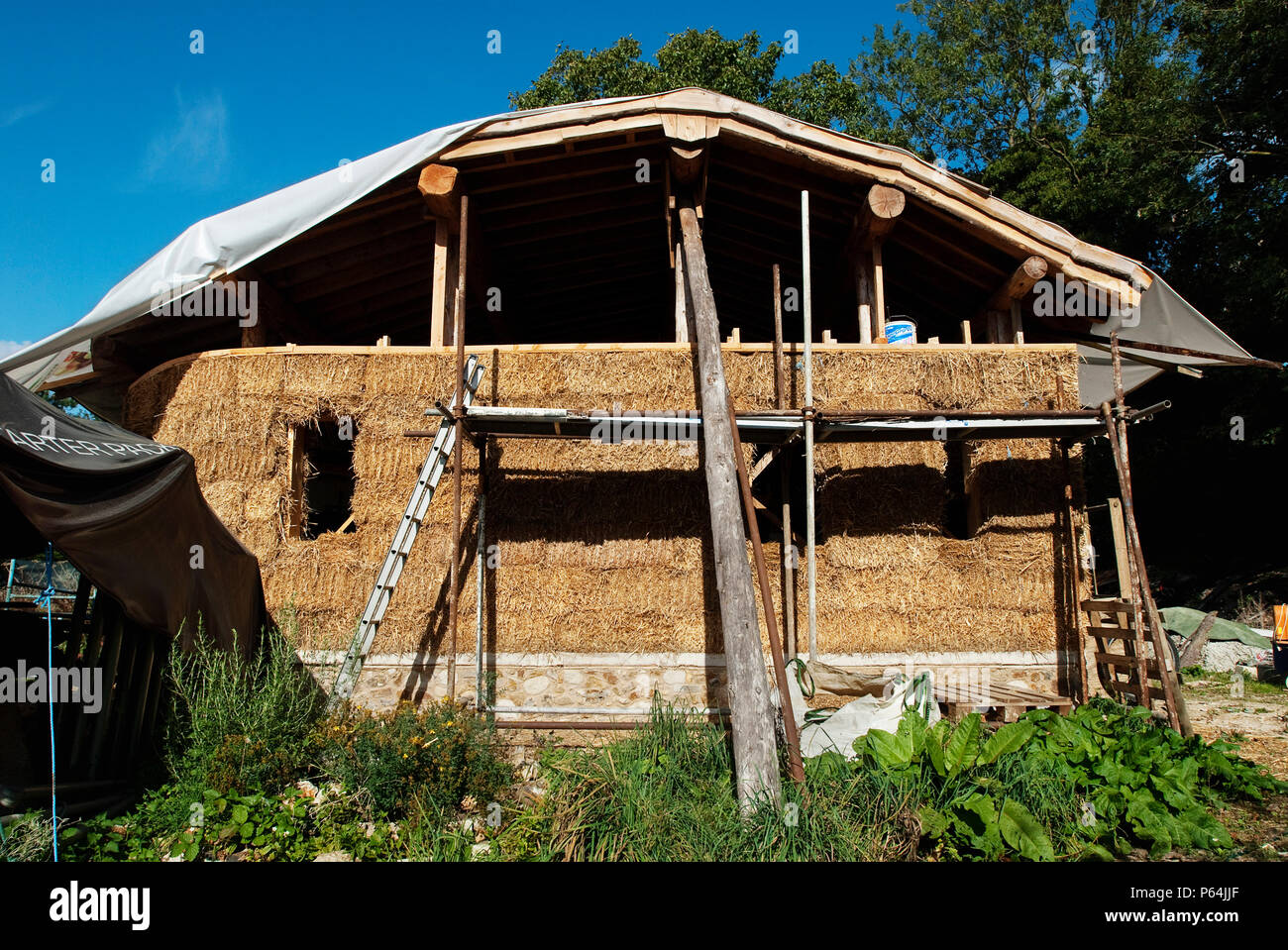 Straw bale house hires stock photography and images Alamy