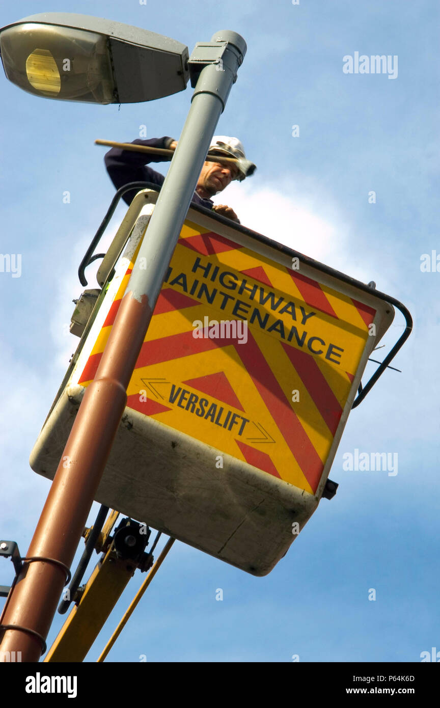 Maintenance of street lights Stock Photo Alamy