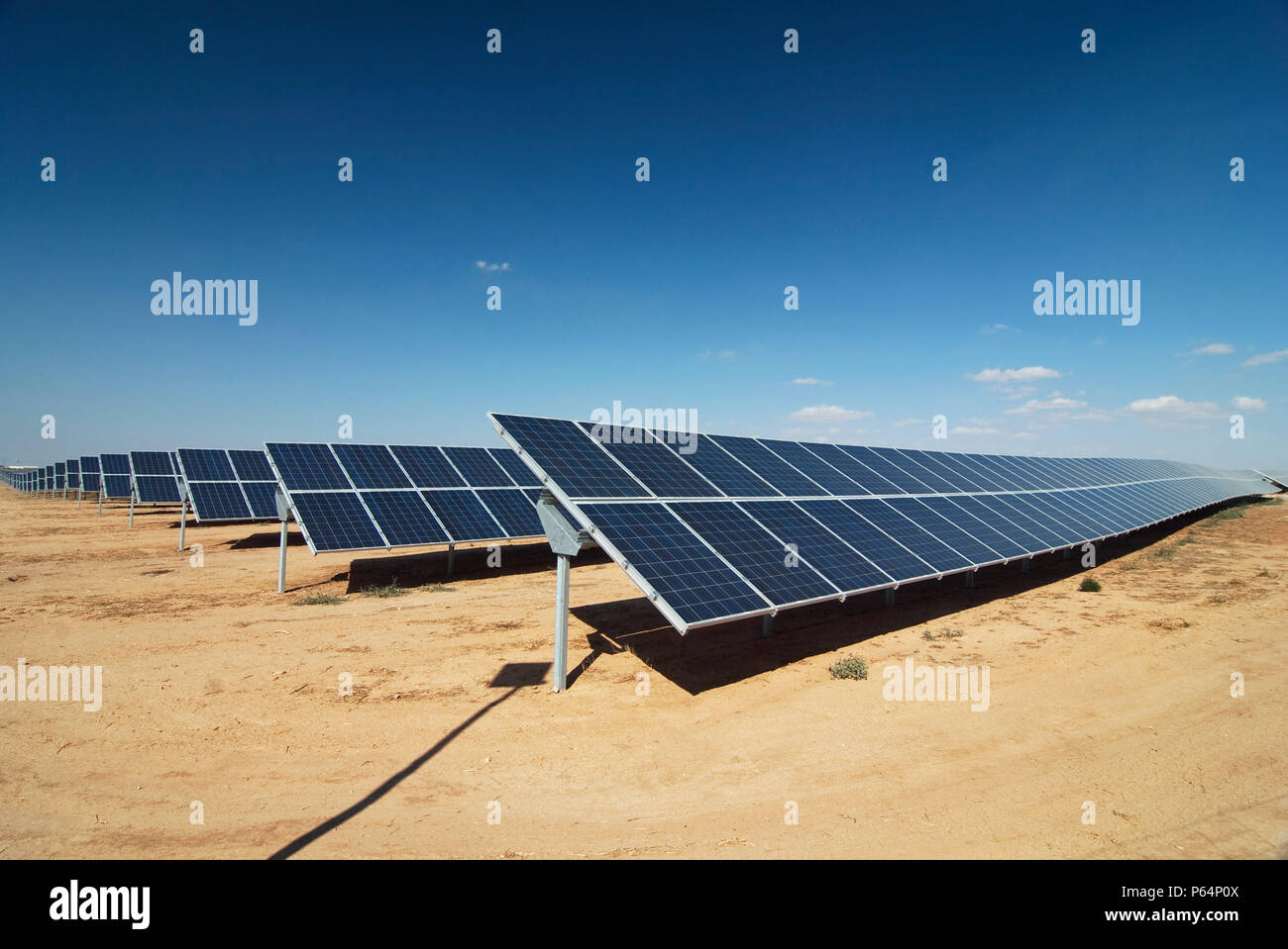Planta solar OcaÐa : Large scale photovoltaic power plant containing solar panels in Ocana, Spain Stock Photo