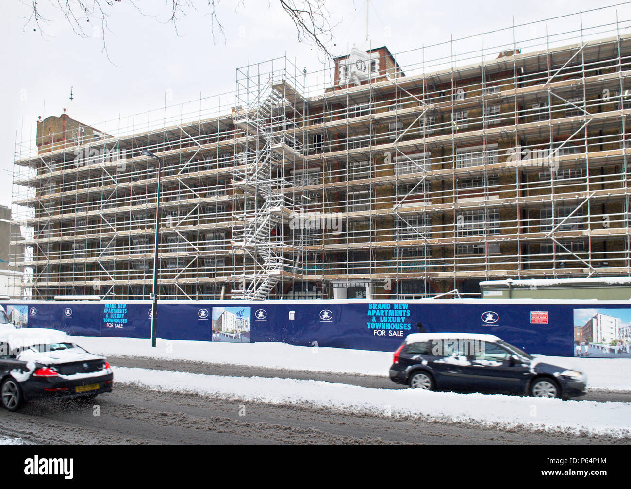Building under construction in South London after heavy snow, February 2009 Stock Photo