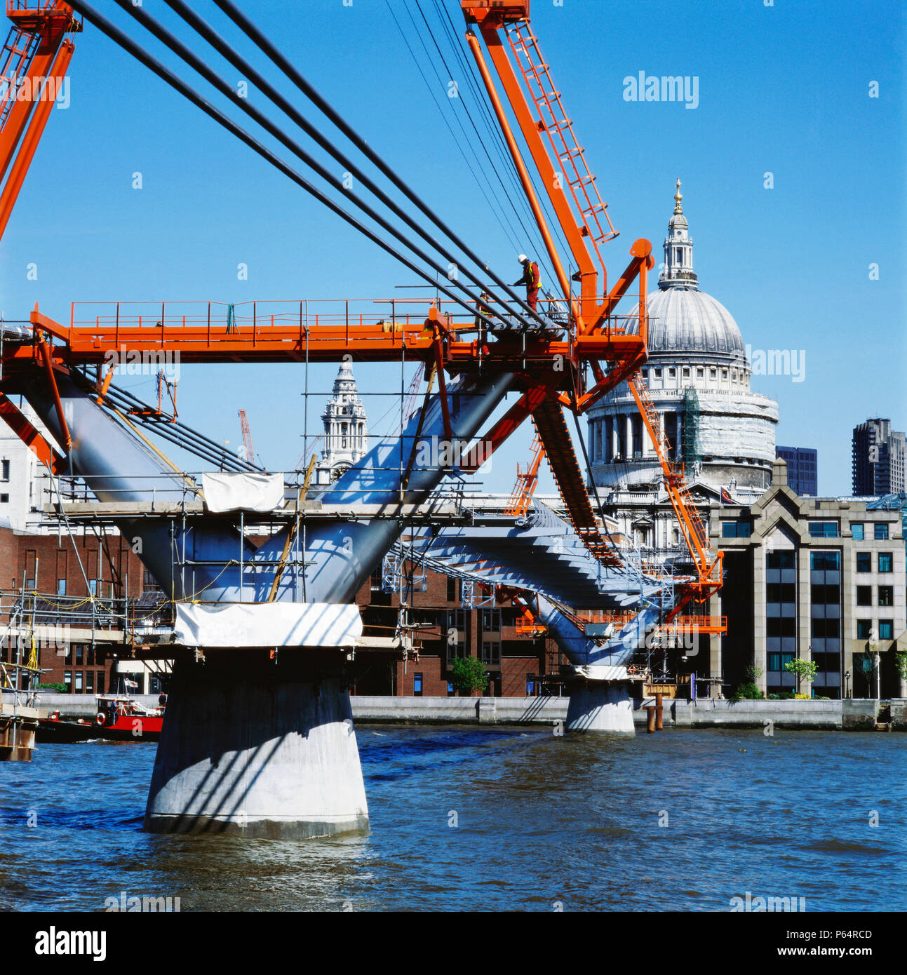 Construction of the Millennium Bridge, London, UK Stock Photo
