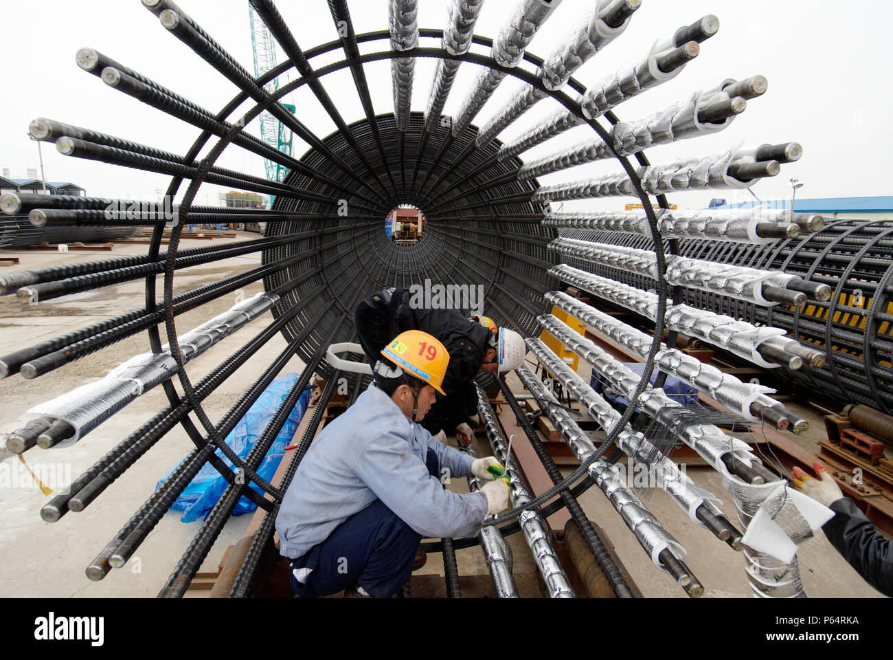 Workers Fixing Steel To Reinforcement Cage For Large Diameter Bored Piles For Incheon Bridge In Seoul South Korea Stock Photo Alamy