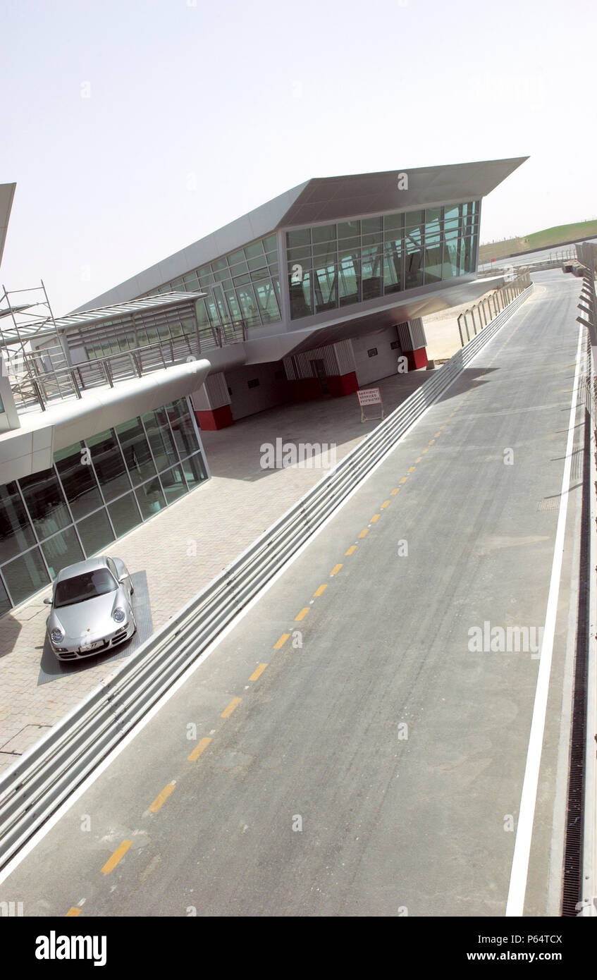 Dubai Autodrome under construction at the Dubailand, Dubai, United Arab Emirates, September 2004. Transforming 7.5km of sandy desert in the heart of D Stock Photo