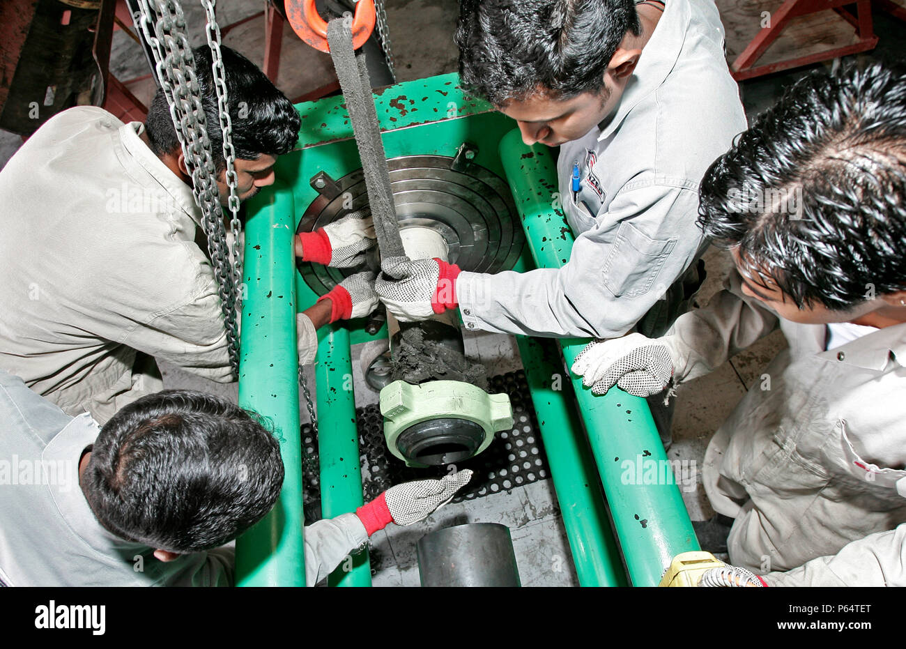 Fleximak Ltd, in jebel Ali Free Zone, workers doing the pipe assembly, Dubai, United Arab Emirates, April 2007. Stock Photo