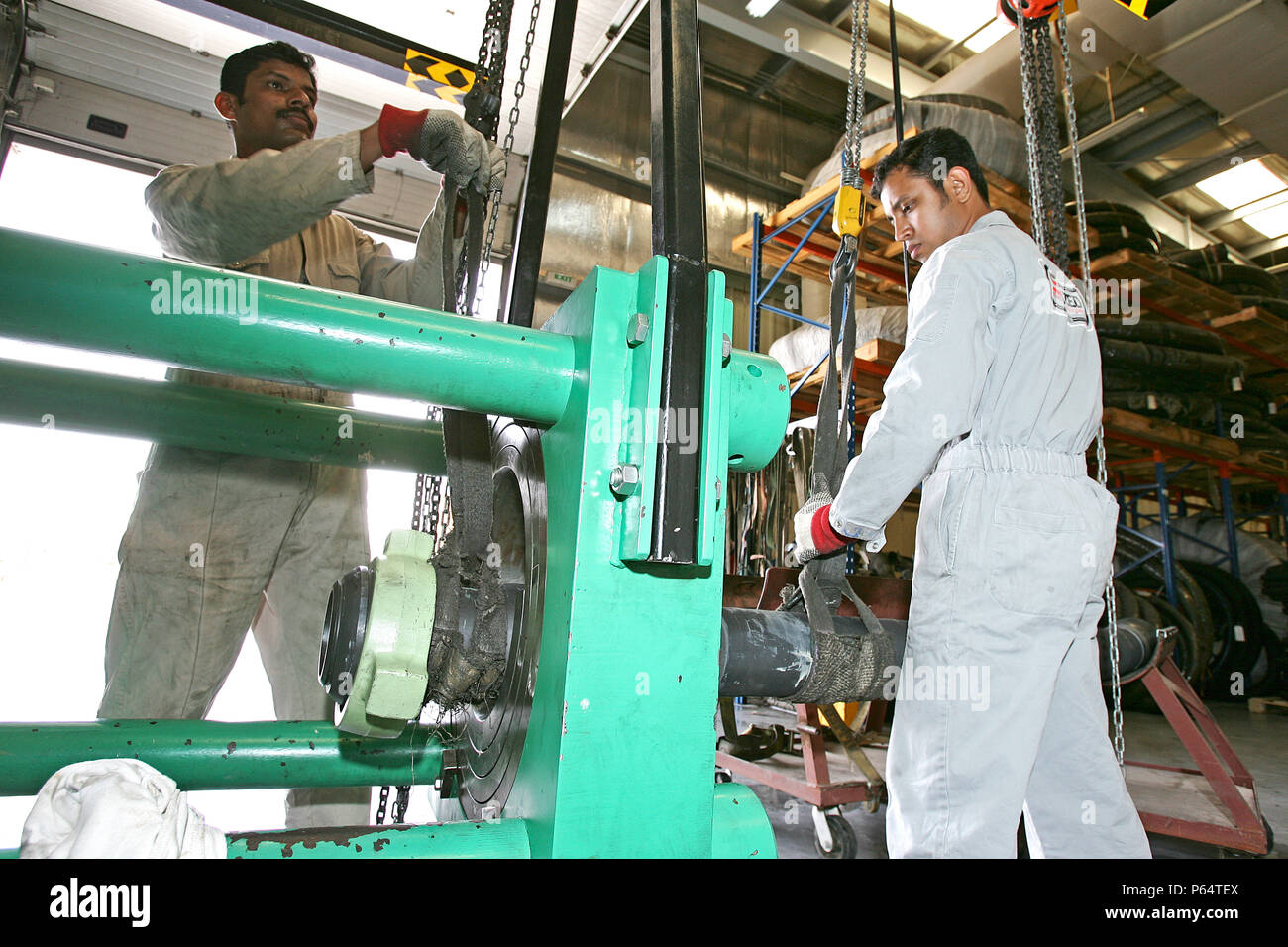Fleximak Ltd, in jebel Ali Free Zone, workers doing the pipe assembly, Dubai, United Arab Emirates, April 2007. Stock Photo