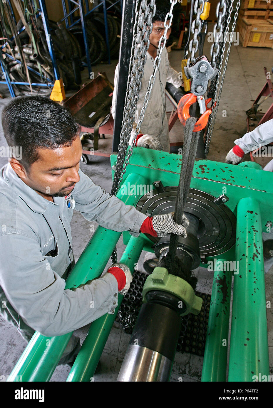 Fleximak Ltd, in jebel Ali Free Zone, workers doing the pipe assembly, Dubai, United Arab Emirates, April 2007. Stock Photo