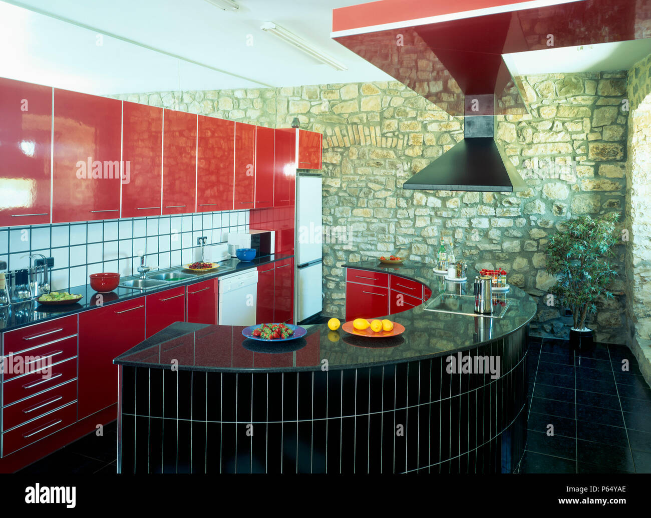 View of a curved counter in a kitchen Stock Photo - Alamy