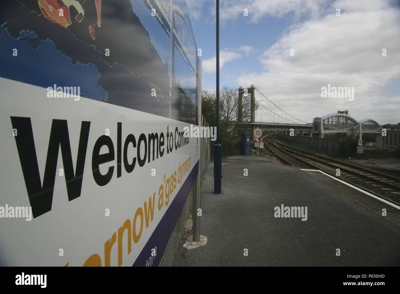 Welcome to Cornwall sign on the up platform at Saltash station, Cornwall, with Brunel's famous Royal Albert Bridge in the background. 2006 Stock Photo