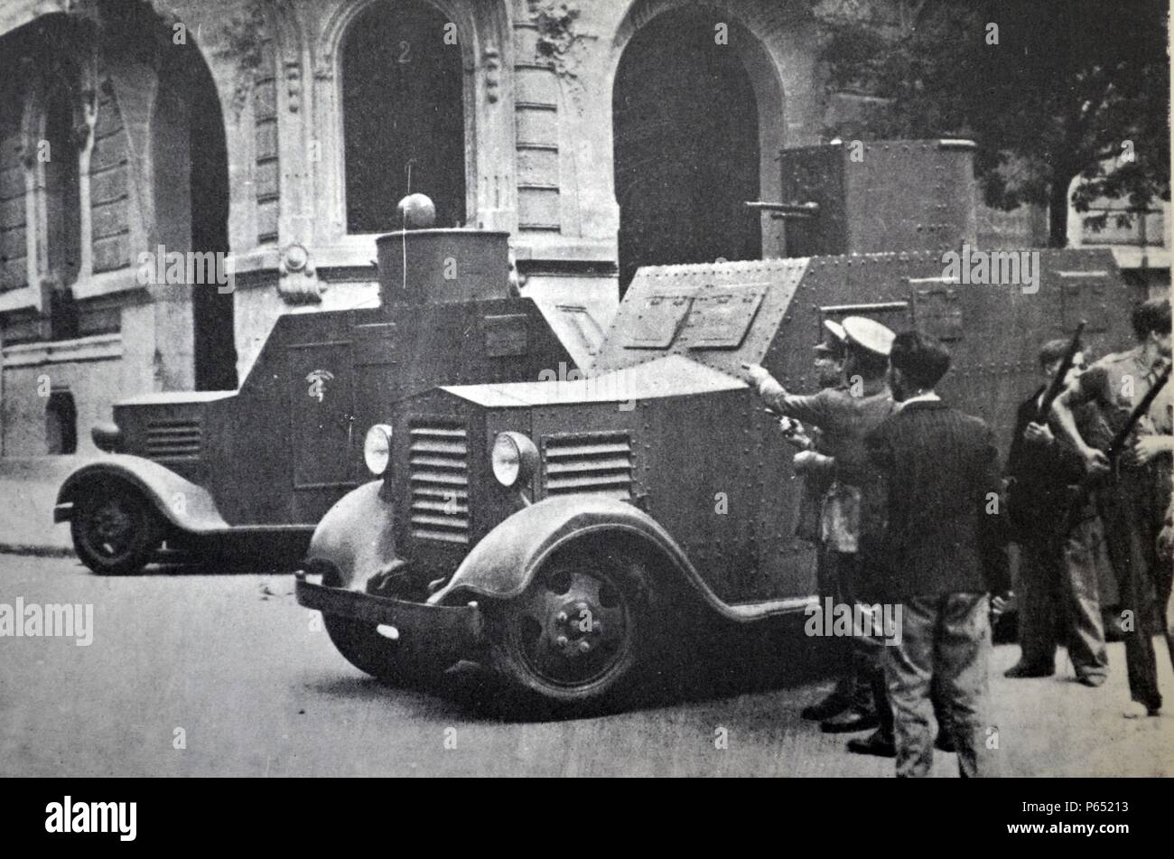 Two armoured cars protect Republican soldiers during street fighting in Barcelona, during the Spanish civil war 1936 Stock Photo