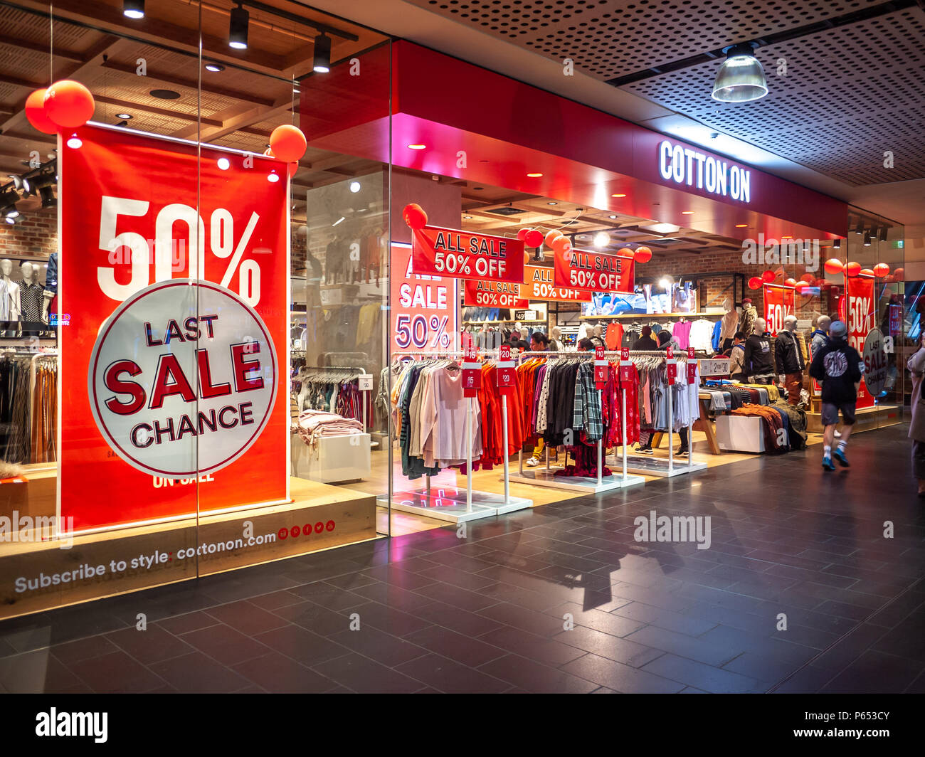Central store hi-res stock photography and images - Alamy