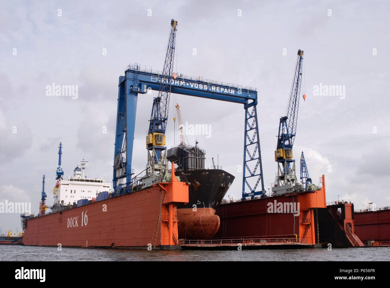 Floating dry dock hi-res stock photography and images - Alamy