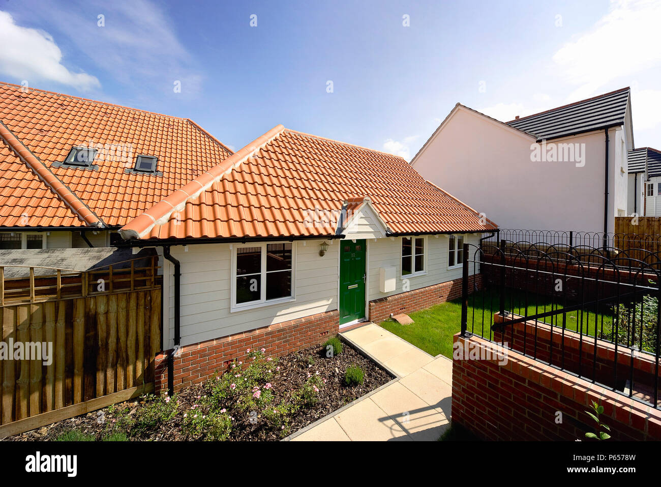 Retirement bungalow hires stock photography and images Alamy