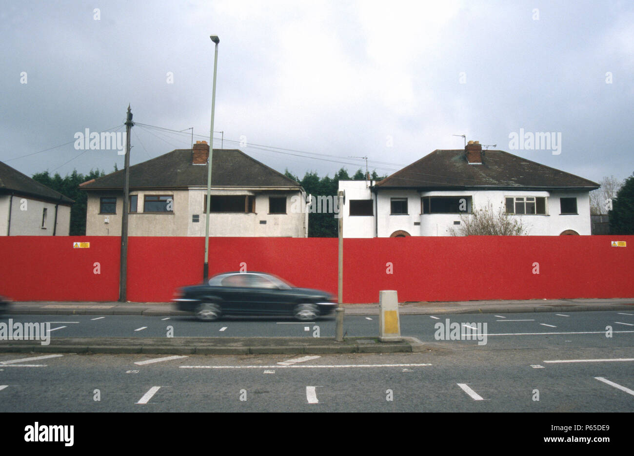 Derelict detached house building ruin hi-res stock photography and ...