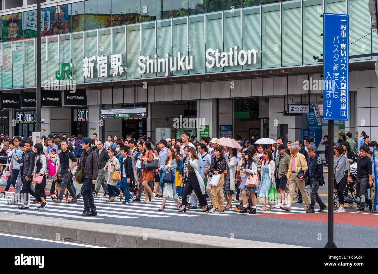Tokyo Shinjuku Crossing Hi Res Stock Photography And Images Page 10 Alamy