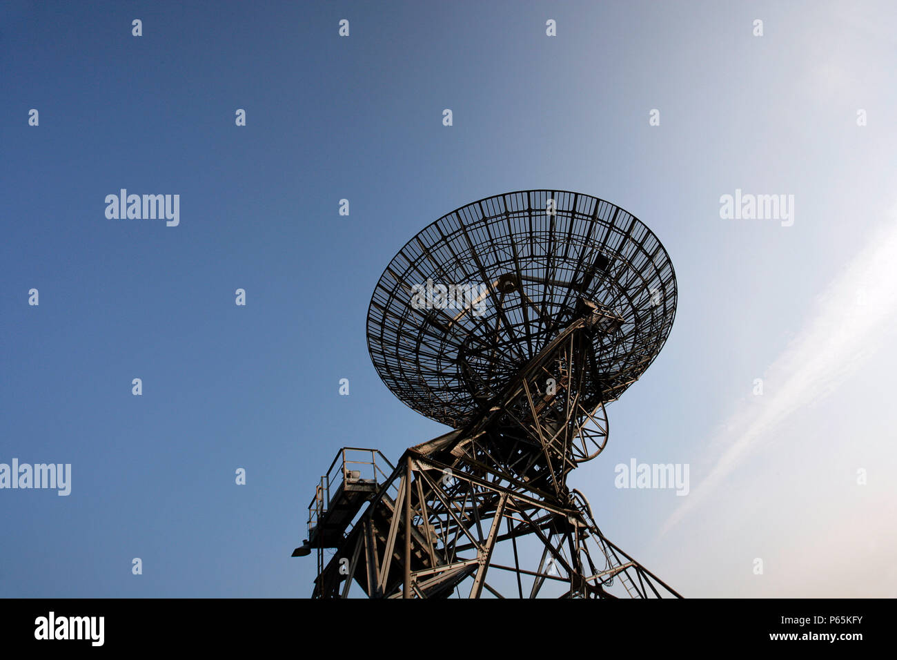 Mullard Radio Astronomy Observatory (MRAO) is home to a number of large  radio telescopes. Created in the mid 1940s on the outskirts of Cambridge,  Engl Stock Photo - Alamy
