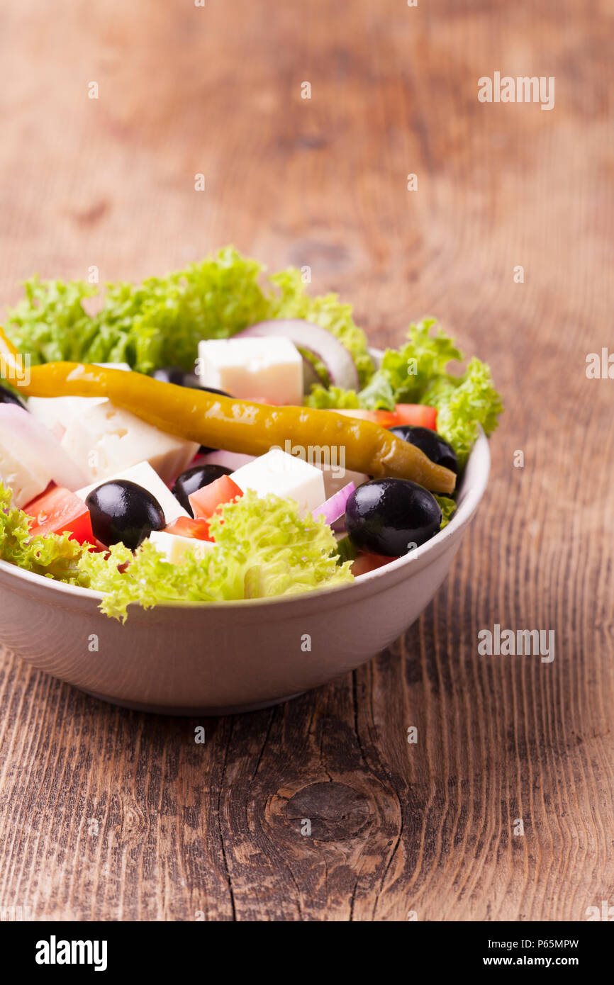 Griechischer Salat mit Oliven Stock Photo
