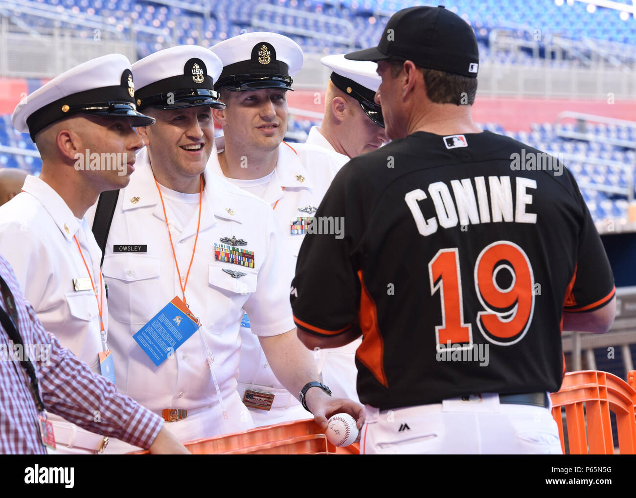 297 Florida Marlin Jeff Conine Photos & High Res Pictures - Getty