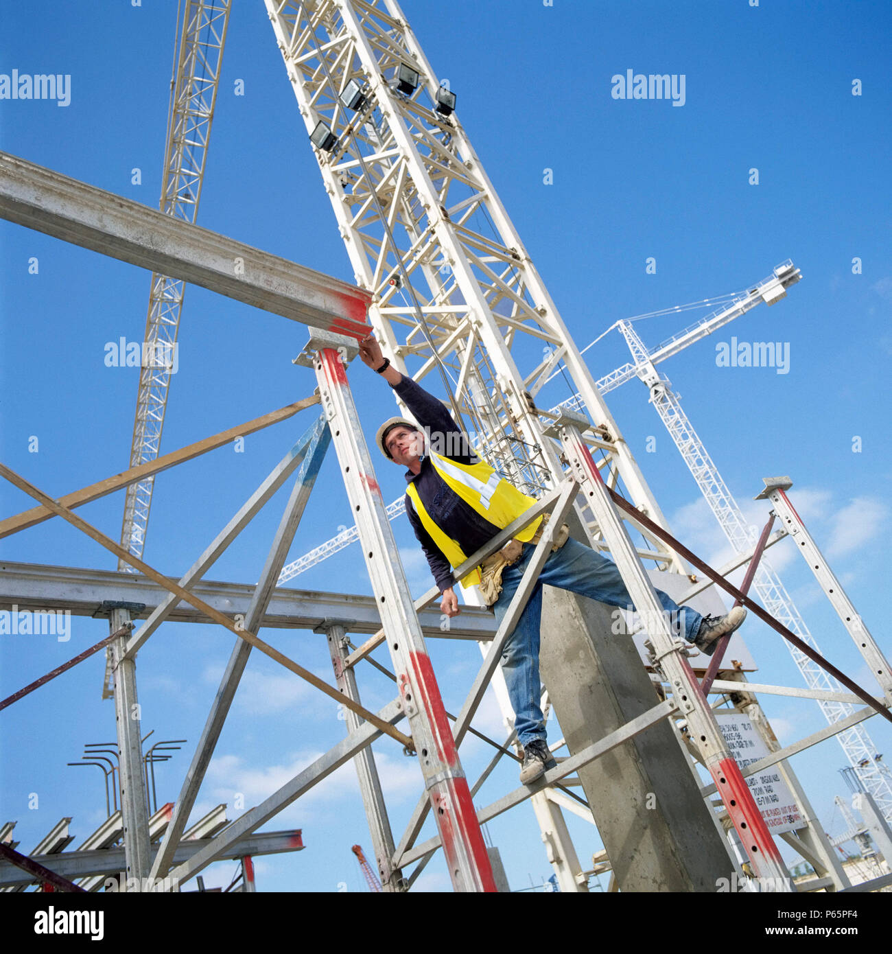 Erecting scaffolding workmen hires stock photography and images Alamy
