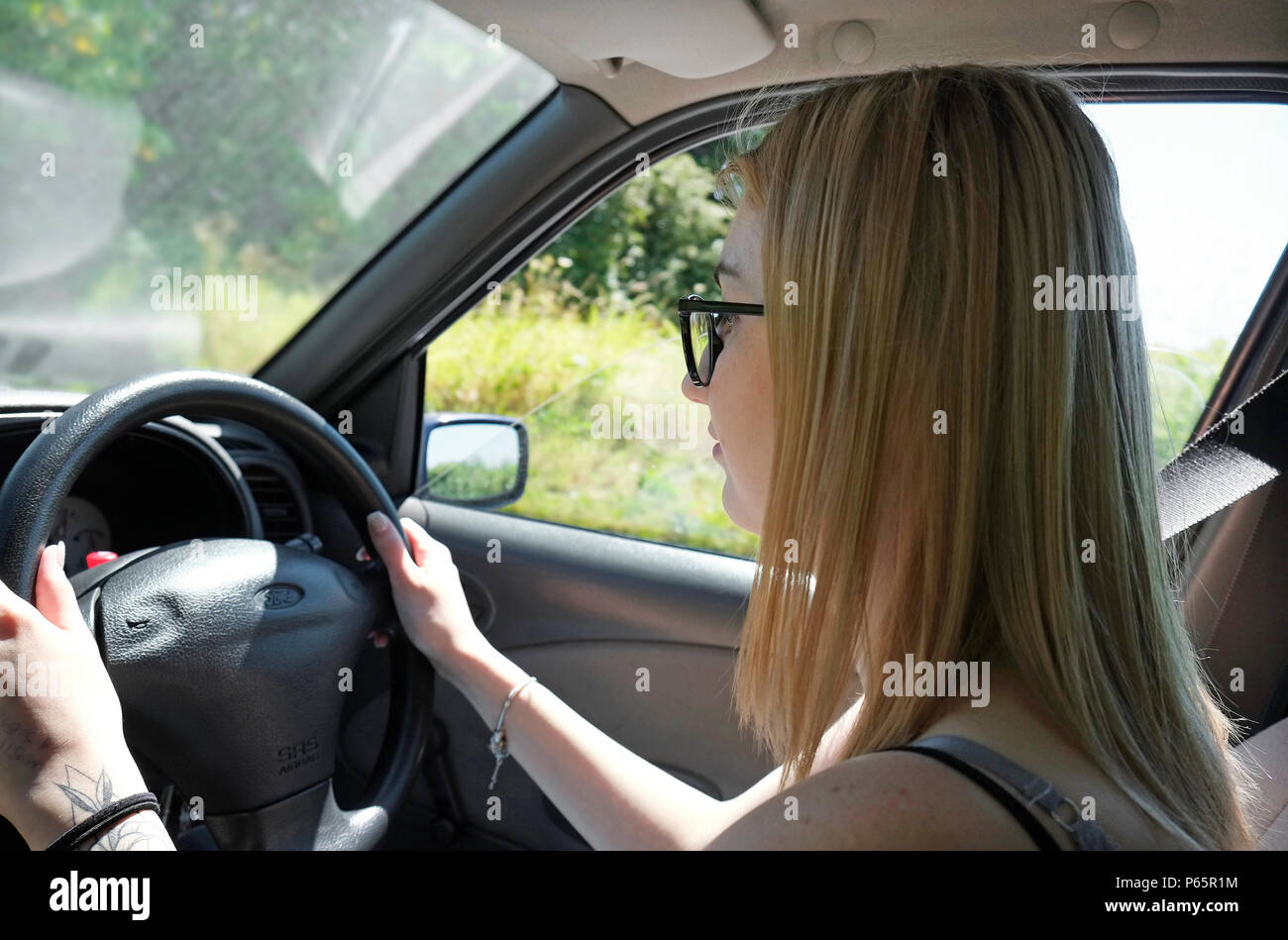 Teenage girl car driving hires stock photography and images Alamy