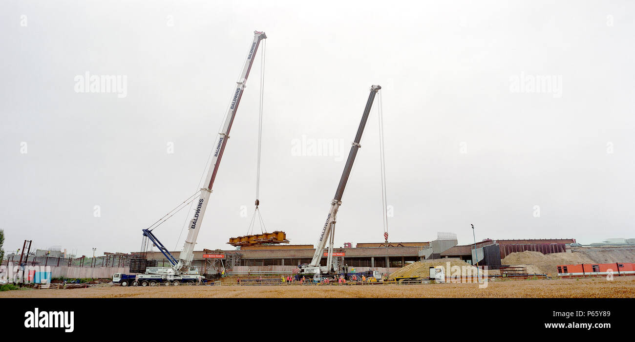 Mobile tower cranes hi-res stock photography and images - Alamy