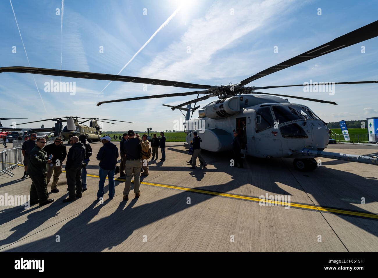 Heavylift cargo helicopter Sikorsky CH53K King Stallion by United
