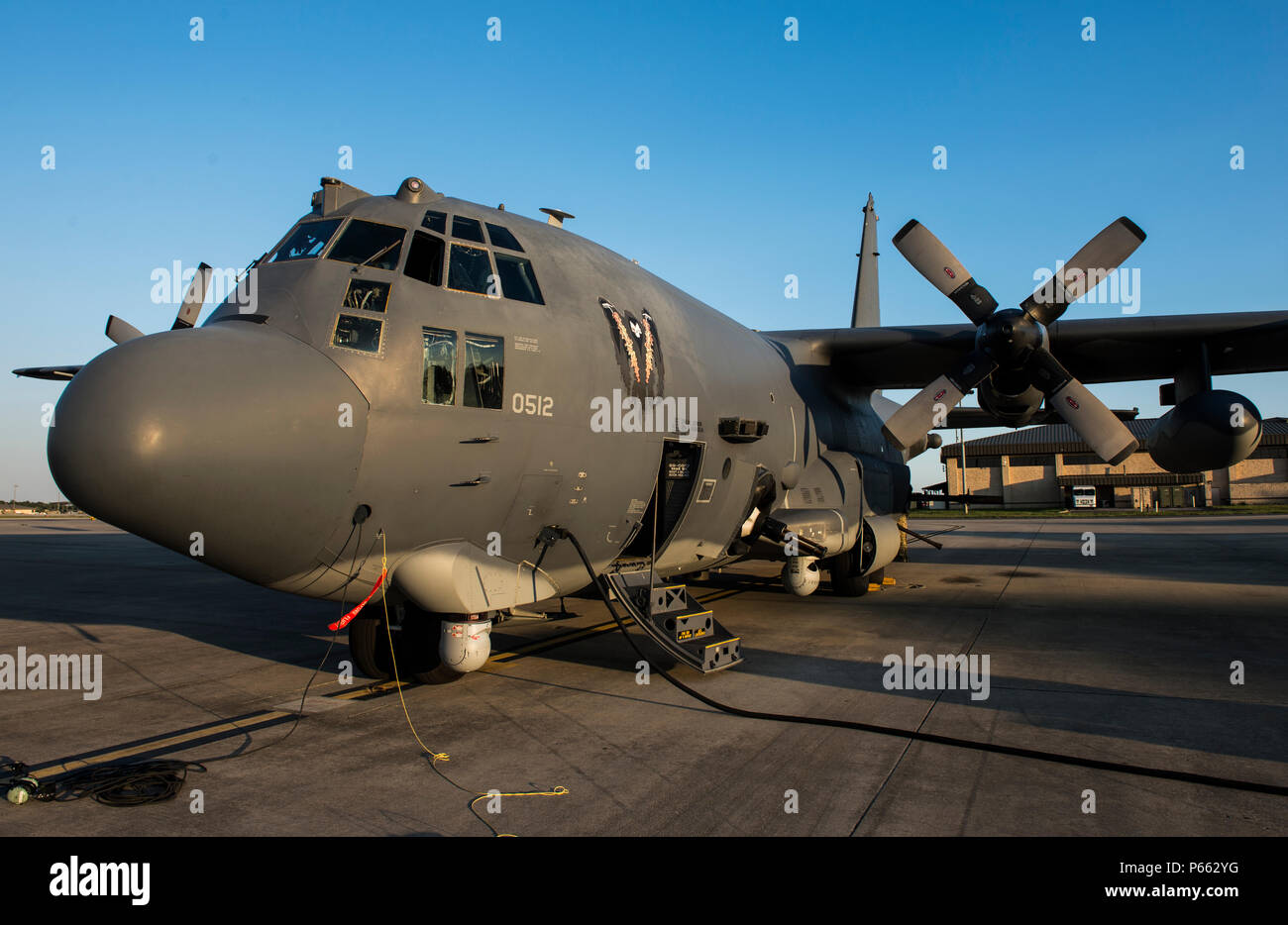 Kontrakt slutpunkt flygtninge A U.S. Air Force AC-130U Spooky gunship from the 4th Special Operations  Squadron sits on the ramp after participating in live fire close air  support operations during Exercise Emerald Warrior 16 at