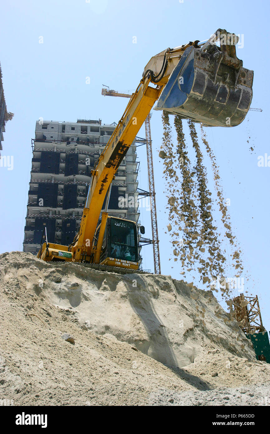 Construction Digger making foundations in Abu Dhabi Stock Photo - Alamy