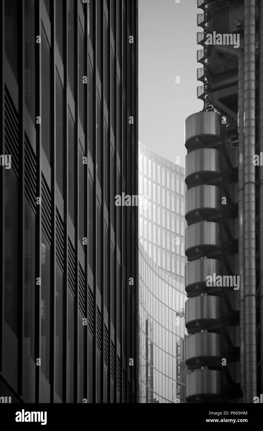 Low angle view of skyscraper in Canary Wharf, London, UK Stock Photo ...