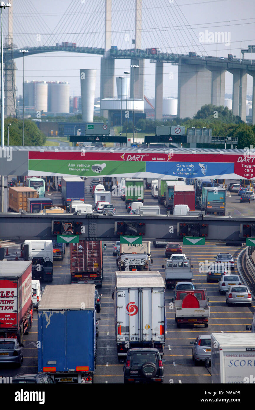 Traffic on dartford crossing bridge hires stock photography and images