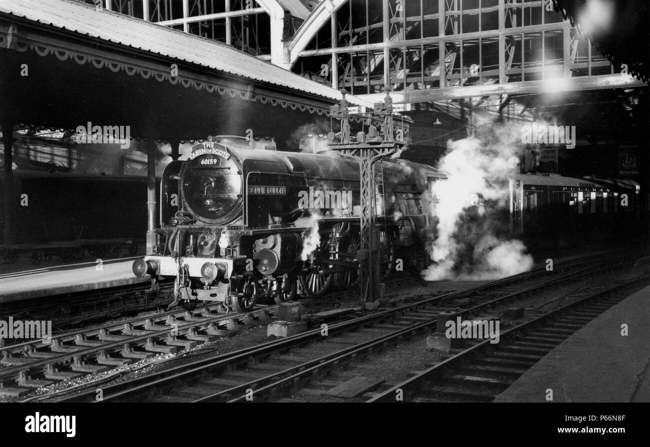 Ex-LNER Pacific No. 60159 Bonnie Dundee, an Edinburgh Haymarket engine, heads the Up Queen of Scots at Newcastle Central on 29th December 1954. Stock Photo