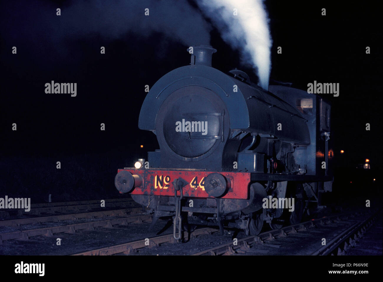 Fenwick Colliery on the Backworth colliery network north of the Tyne with No.44, a 17 0-6-0ST built by Robert Stephenson and Hawthorn. Stock Photo