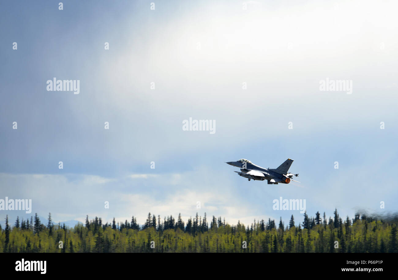 A U.S. Air Force F-16 Fighting Falcon assigned to the 80th Fighter ...