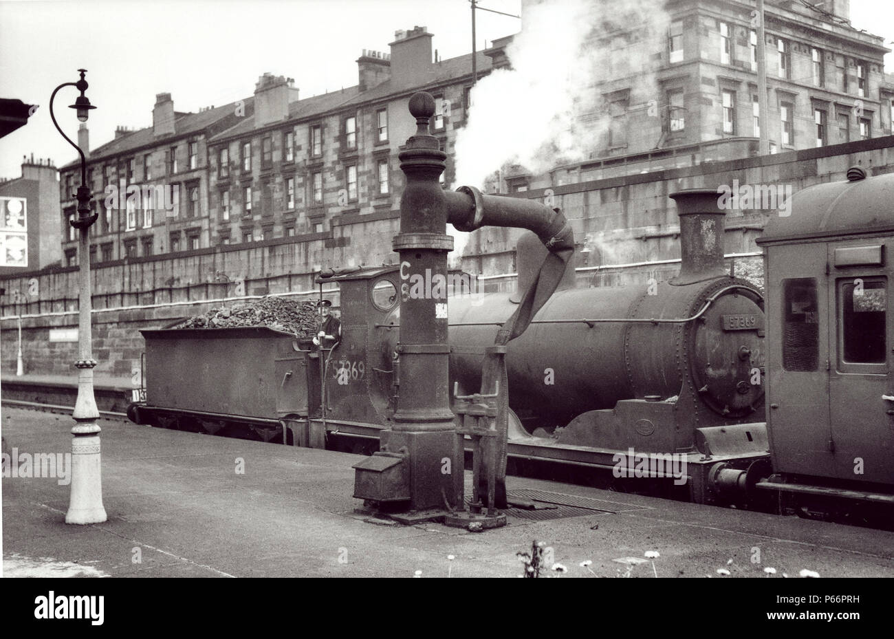 Glasgow, Polmadiebased Drummong 060 No.57369 stands at Elinton